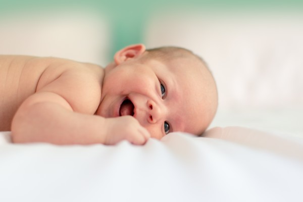 7 Hilfreiche Fakten über Neugeborenen Schlaf, die jede neue Mutter wissen sollte